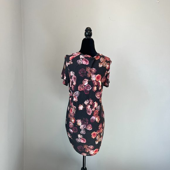 ✨ 2/$10 Aritzia Wilfred Hi-Lo Side Split Roses T-Shirt - Picture 4 of 4